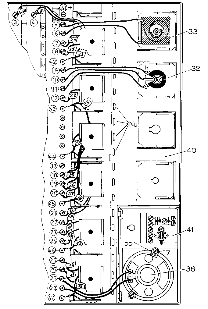 Unteransicht des Schaltpultes mit Drehkondensator, Potentiometer, Lautsprecher und Verdrahtung